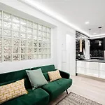 Noviciado Apartment by Rentalis